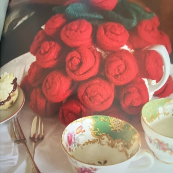 Adorable little book of patterns to knit tea cozies🧶 - Picture 10 of 14